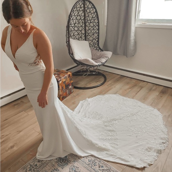 Low back fitted wedding dress 🤍 brand new never worn - Picture 5 of 7